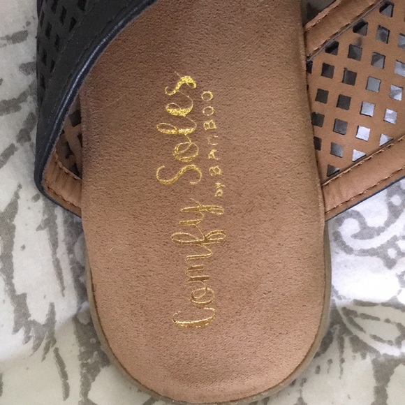 Ladies sandals. Comfy Soles by Bamboo - Picture 3 of 4